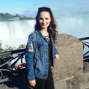 Meet your Posher, Emily